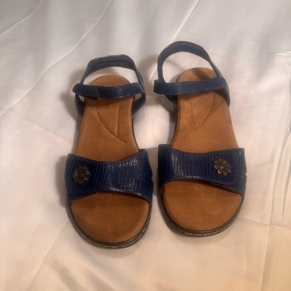 Cushionaire 9.5W Navy Comfort Sandals Wide Width Cushioned Footbed